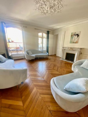 APPARTEMENT TROCADERO ARC TRIOMPHE 6P 3 chambres